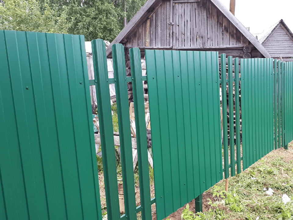 Фото комбинированного забора RAL6005, с. Выльгорт, ул. Огородная